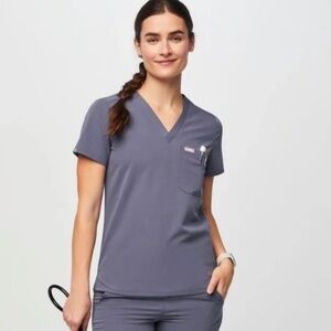 2 TOPS & PANTS, Gently used FIGS scrubs - XS